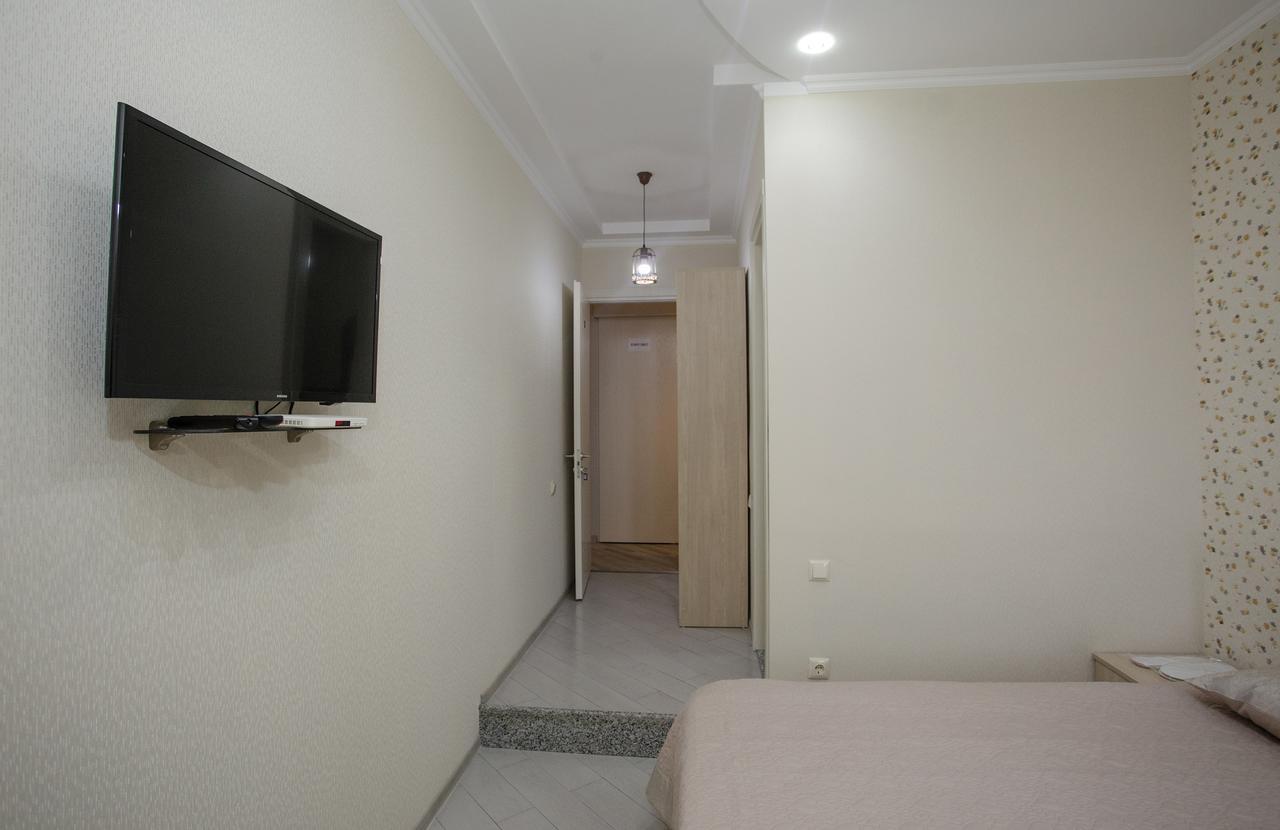 5 Rooms Batumi Esterno foto