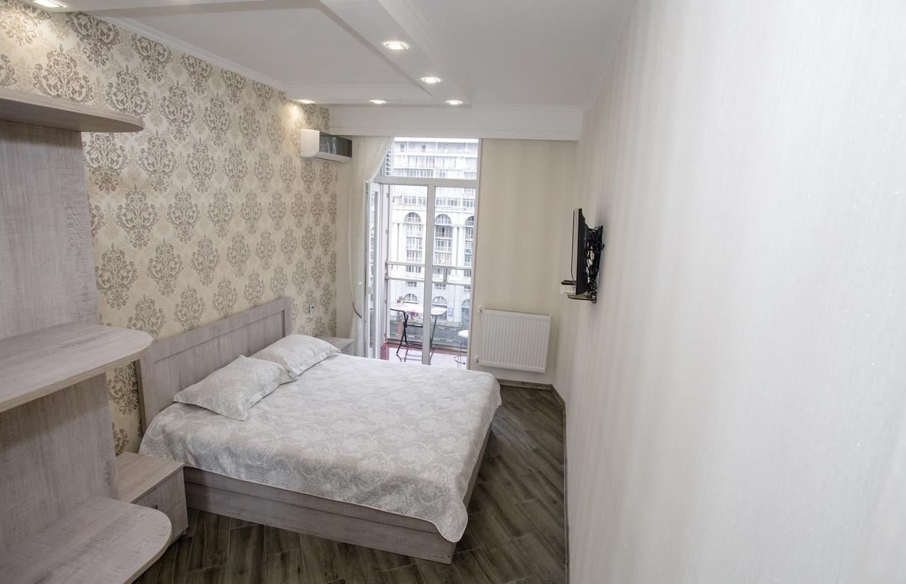 5 Rooms Batumi Esterno foto