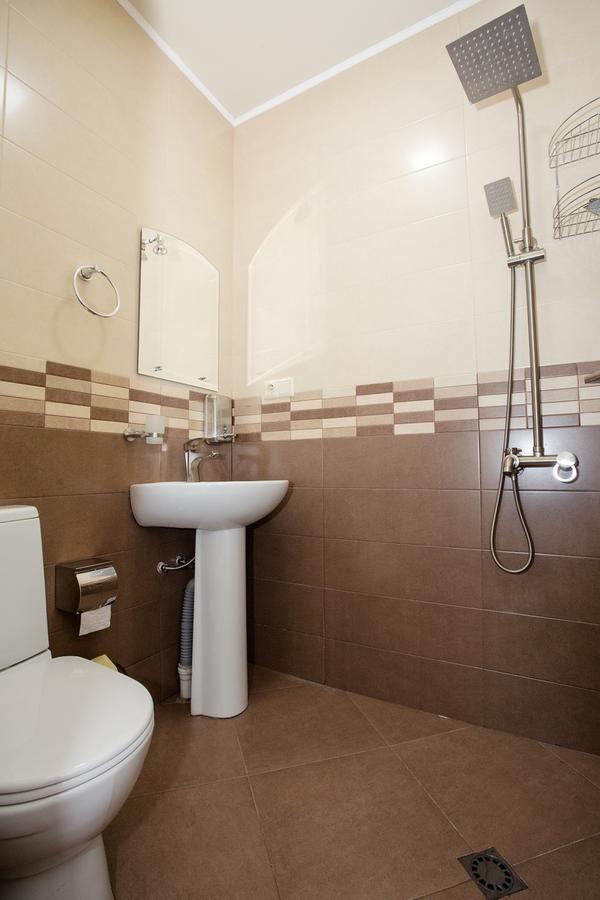 5 Rooms Batumi Esterno foto