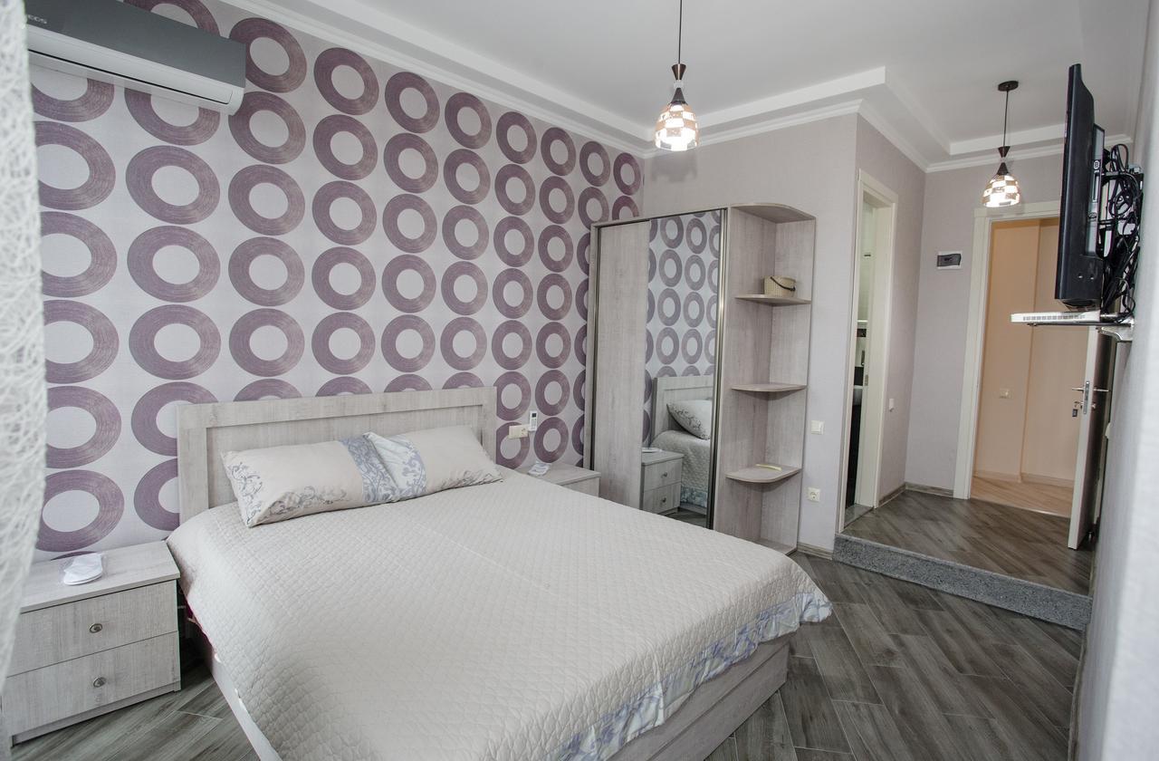 5 Rooms Batumi Esterno foto