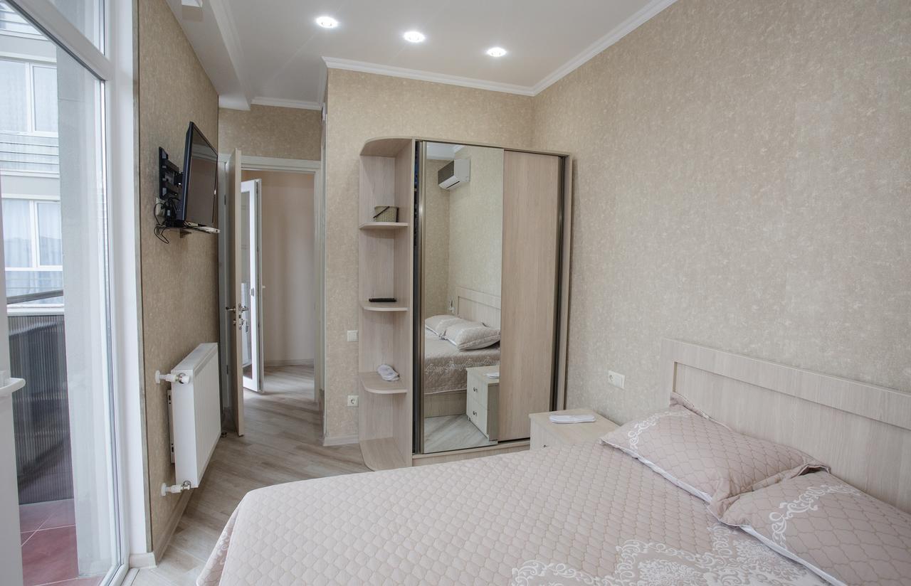 5 Rooms Batumi Esterno foto