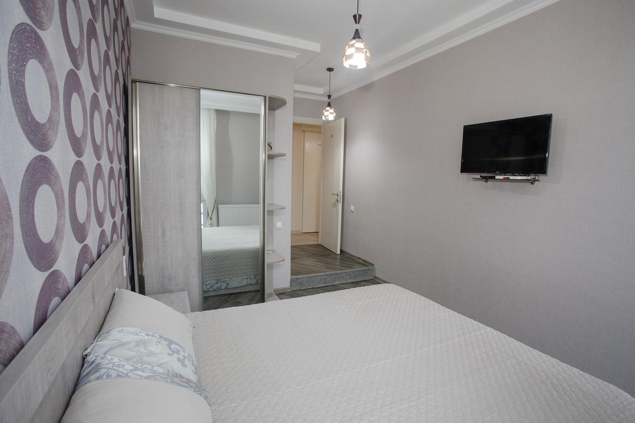 5 Rooms Batumi Esterno foto