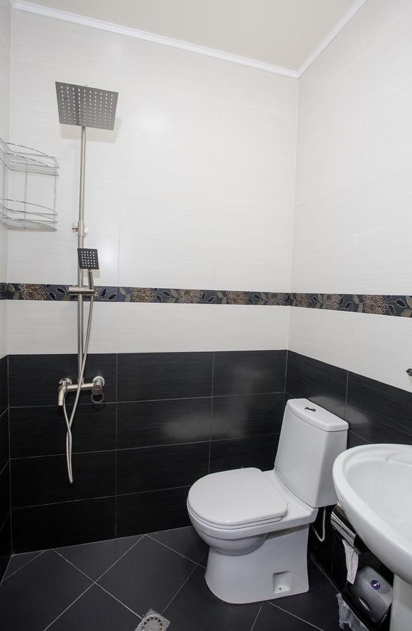 5 Rooms Batumi Esterno foto