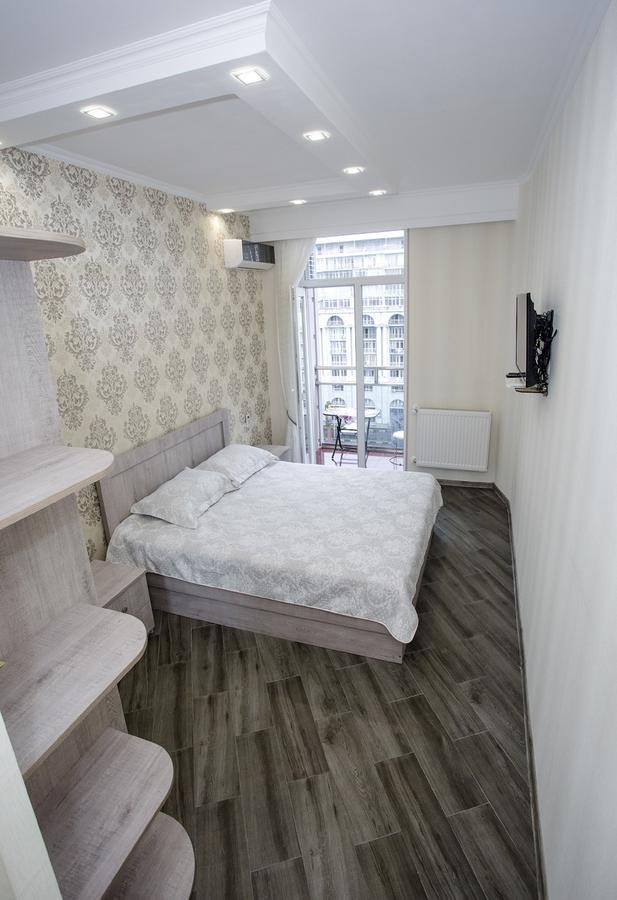 5 Rooms Batumi Esterno foto